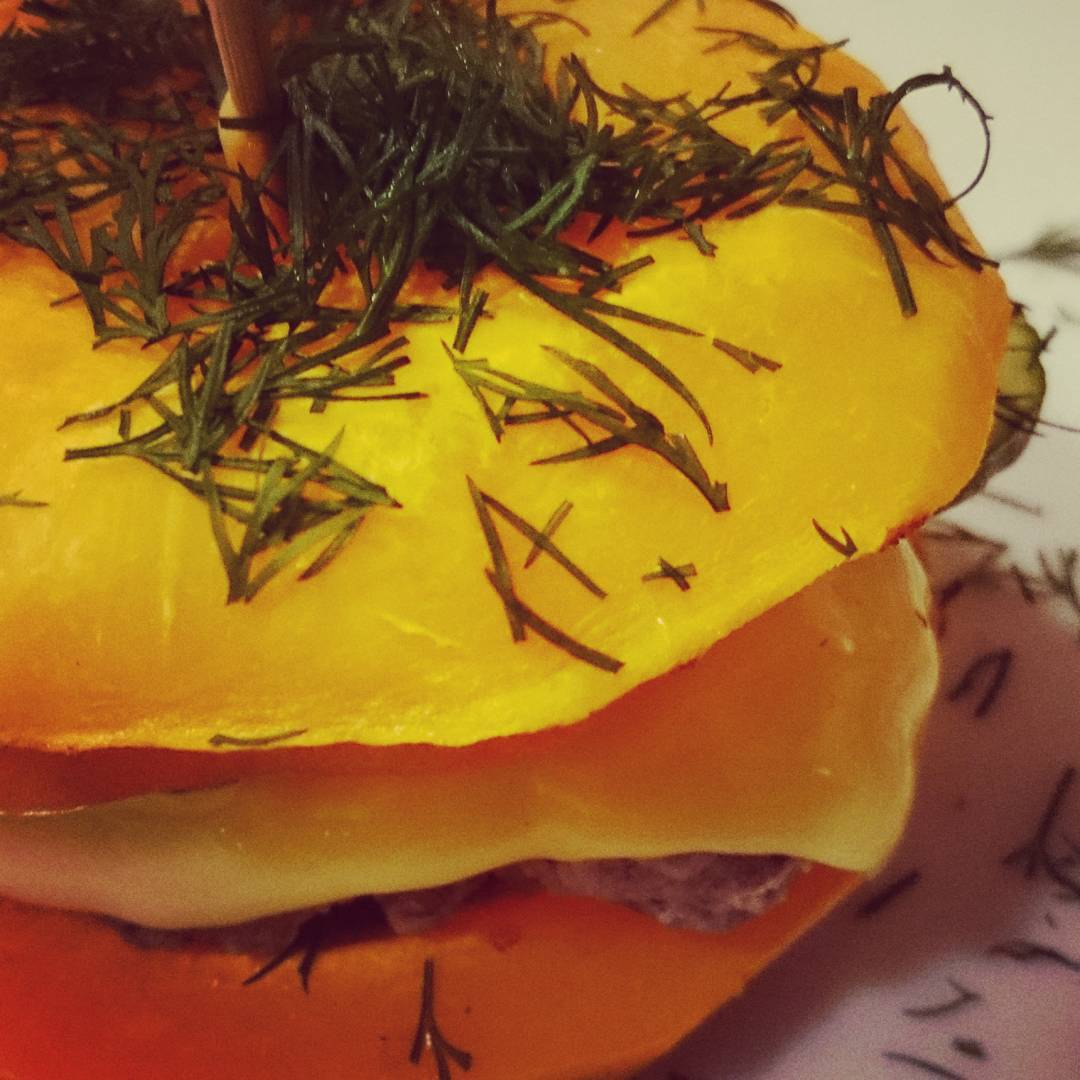 #Cheeseburger #lowcarb with pumpkin.  i d like it... it is very tasty... Another way to enjoy your Lunch