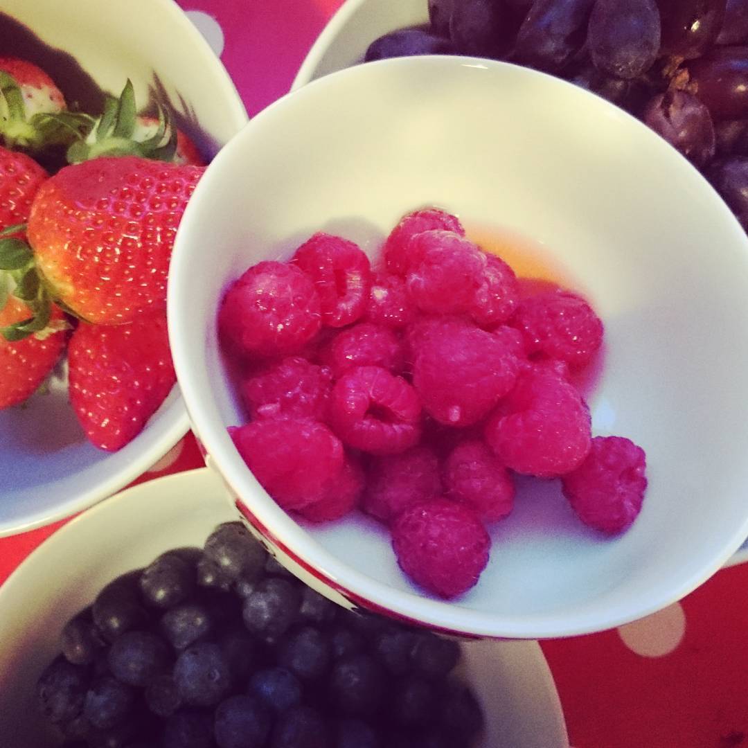 Meine Frühlingsvariationen #Weintrauben #Himbeeren #Erdbeeren #Blaubeeren in Erwartung auf den Sommer