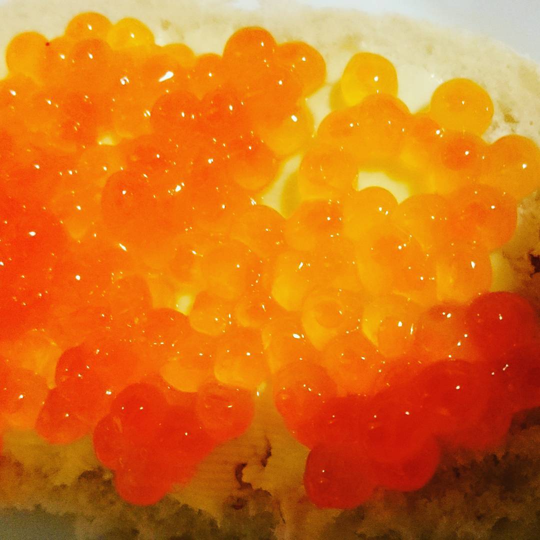 Gestern frischen #kaviar gekauft.  Und heute wird #geschlemmt. Bei #kochenisteinfach